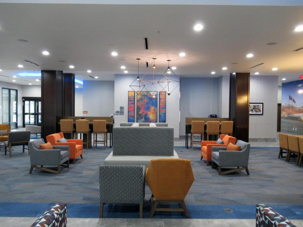 Hotel La Quinta & By Wyndham Dallas - Stadium