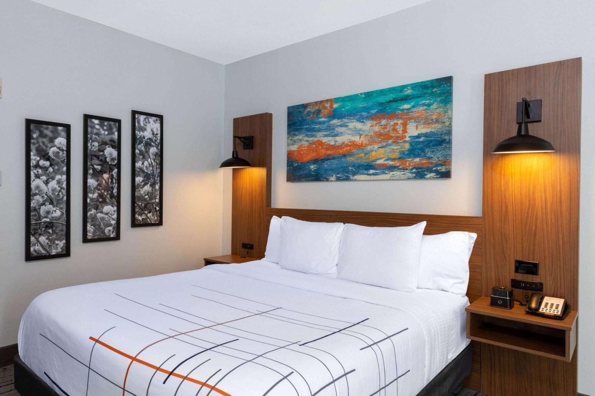 Hotel La Quinta & By Wyndham Dallas - Stadium