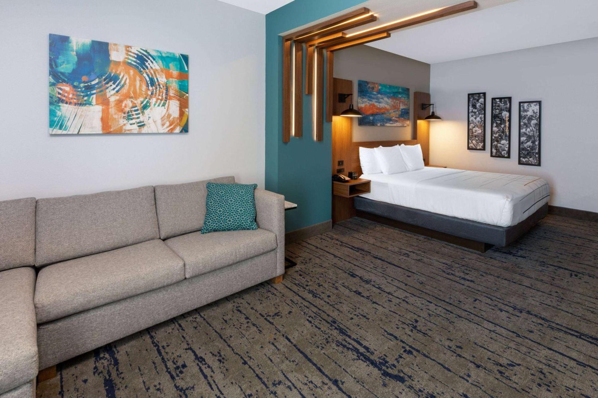 La Quinta & By Wyndham Dallas - Stadium Hotel