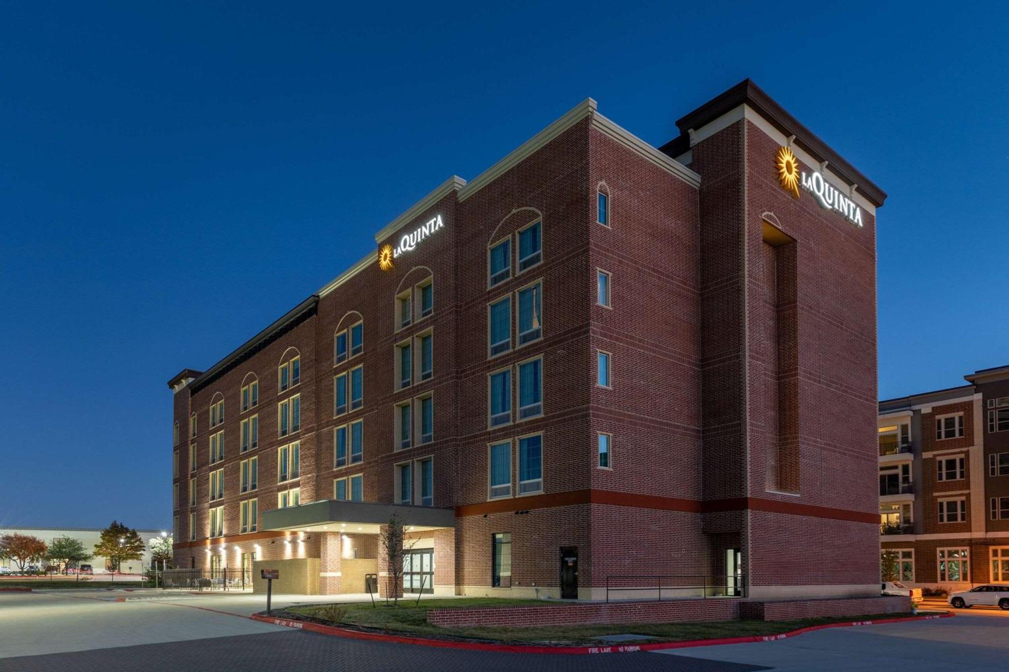 La Quinta & By Wyndham Dallas - Stadium Frisco
