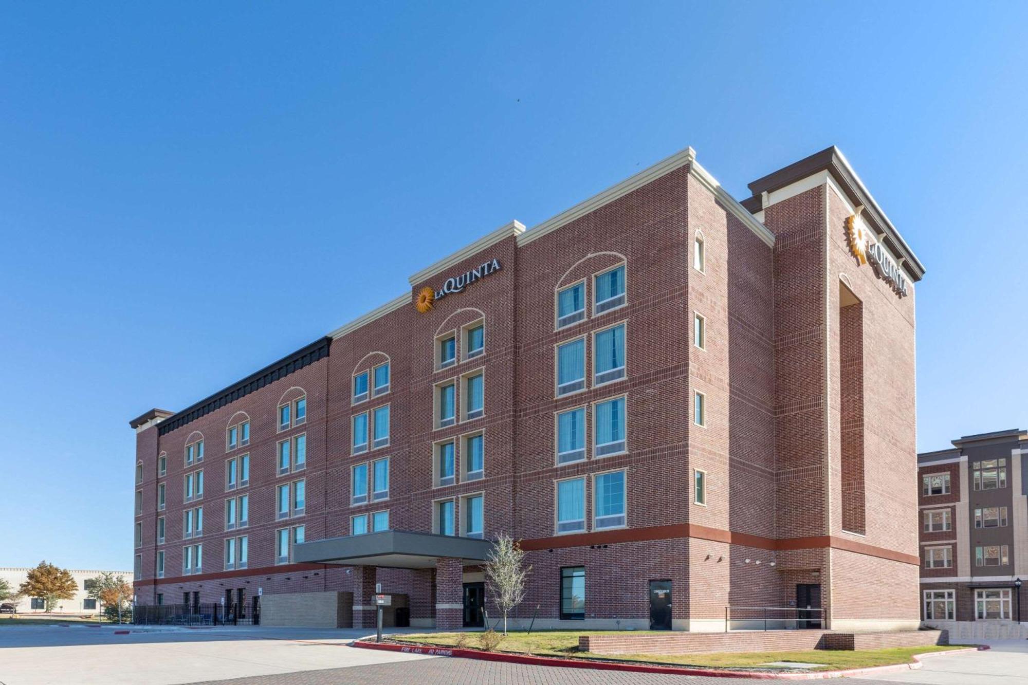 La Quinta & By Wyndham Dallas - Stadium Hotel